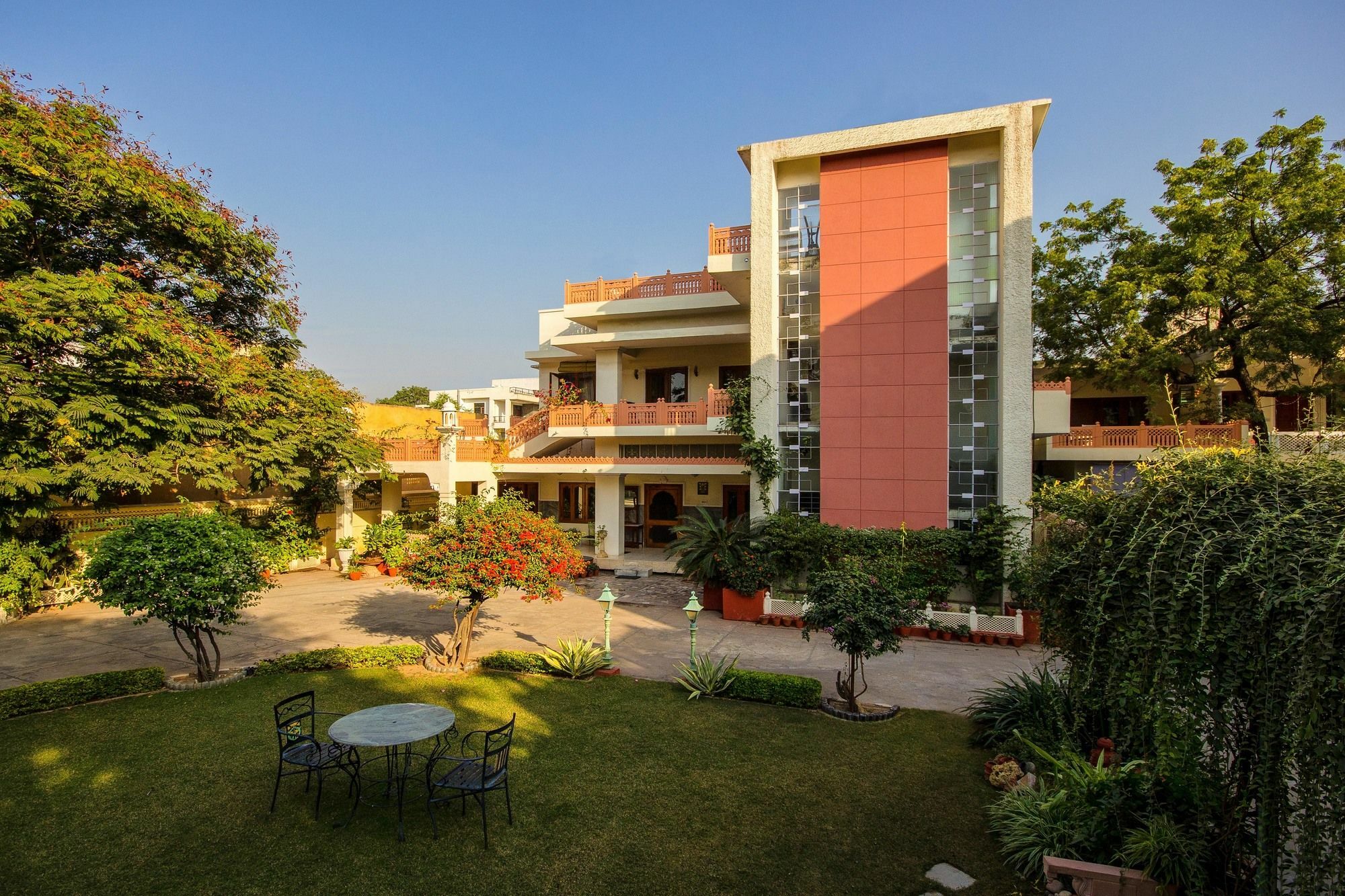 Rawla Rawatsar Hotel 3*
